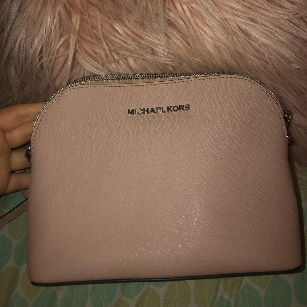 Micheal Kors bag!!! Barely worn.
